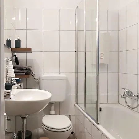 Renovated Flat In Trendy Quarter Апартаменты *