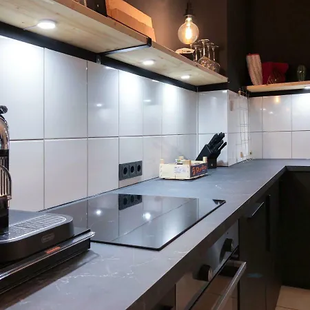 Renovated Flat In Trendy Quarter Апартаменты *